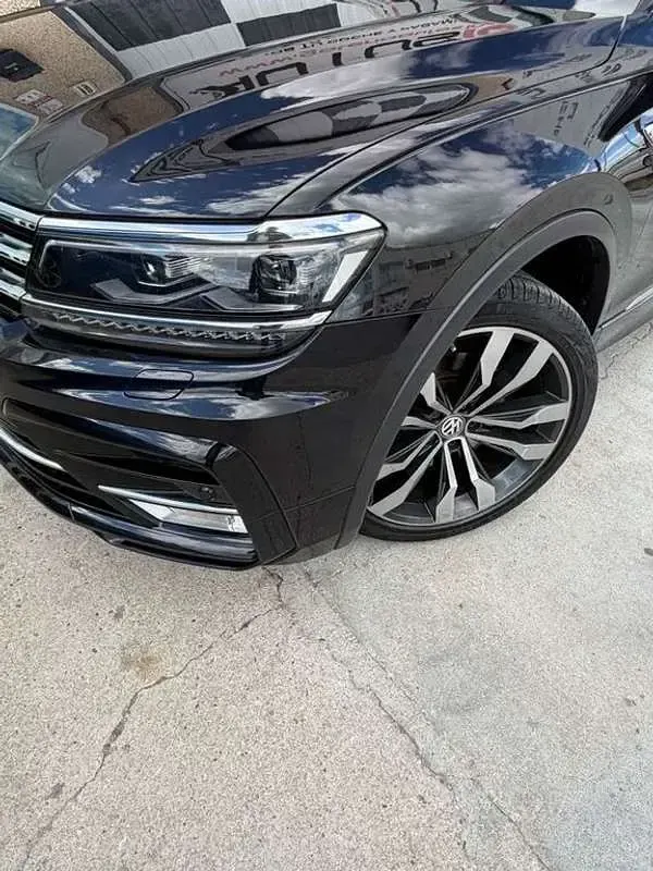 Usado VW Tiguan R-line 241 CV (177 kW) 2017 Negro SUV