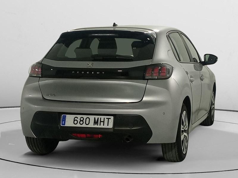 Usado Peugeot 208 Active 102 CV (75 kW) 2023 Gris Utilitario