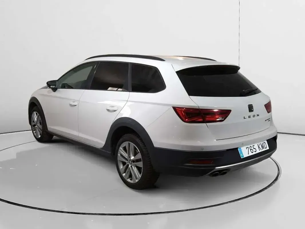 Usado Seat Leon 4Drive 150 CV (110 kW) 2018 Blanco SUV