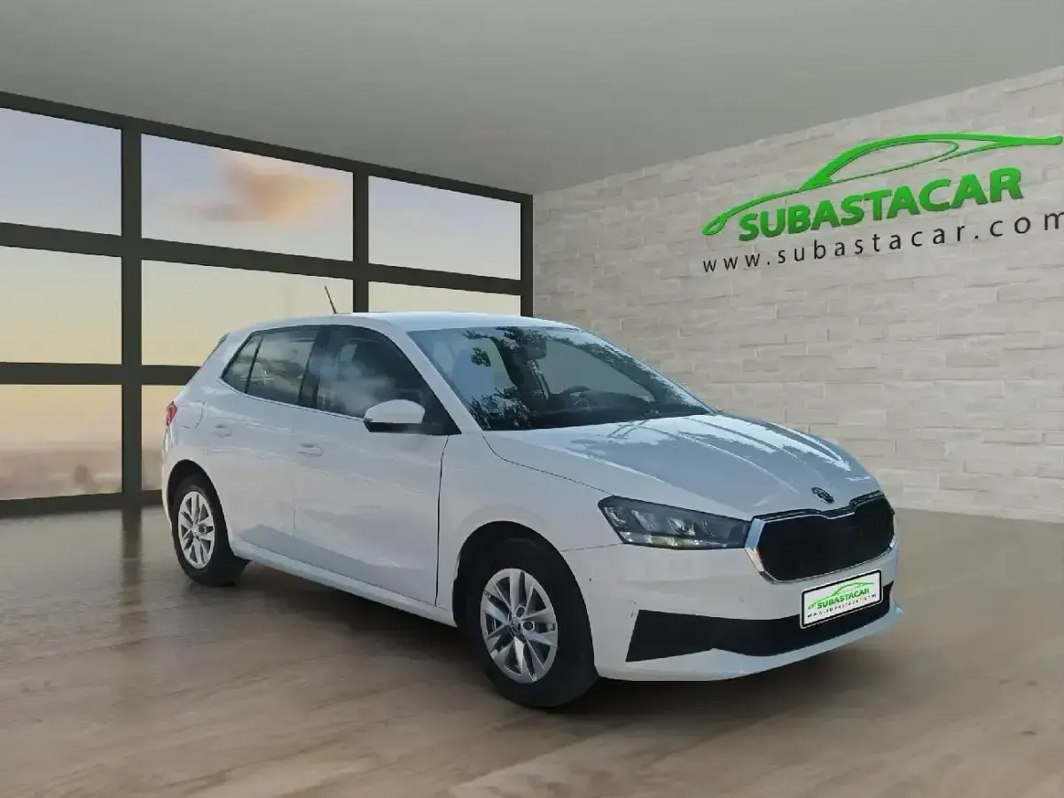 Usado Skoda Fabia 80 CV (58 kW) 2022 Blanco Utilitario