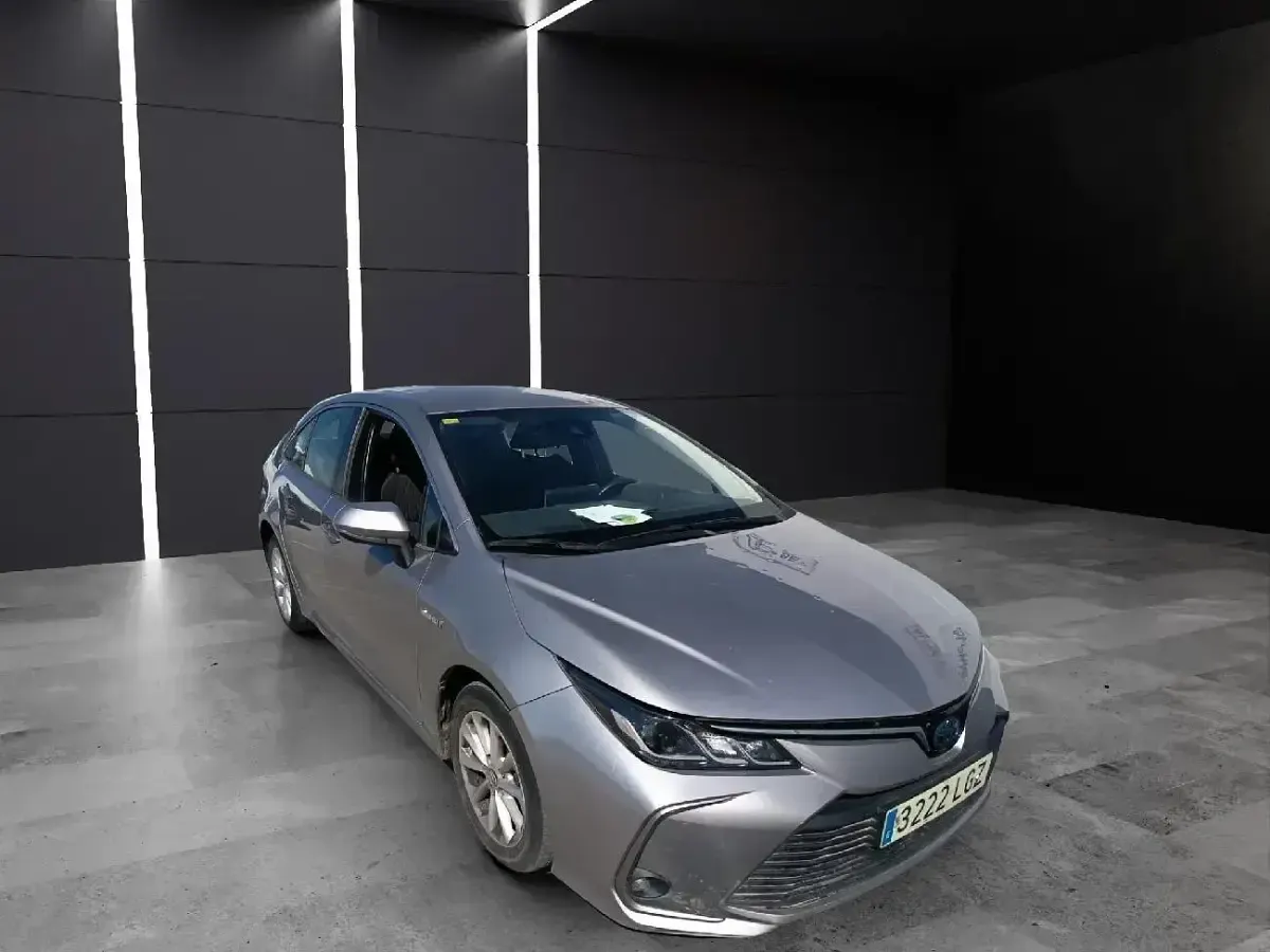 Usado Toyota Corolla Active 122 CV (89 kW) 2020 Gris Berlina
