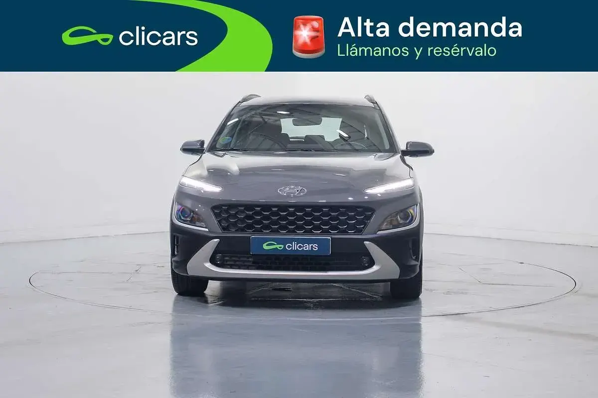 Usado Hyundai Kona 105 CV (77 kW) 2022 Gris SUV