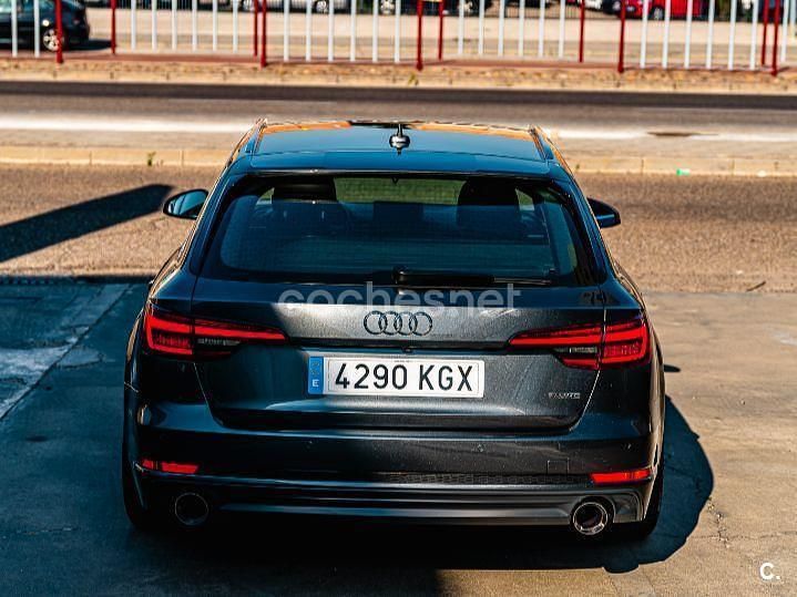 Usado Audi A4 S-Line 252 CV (185 kW) 2018 Gris / plata Familiar