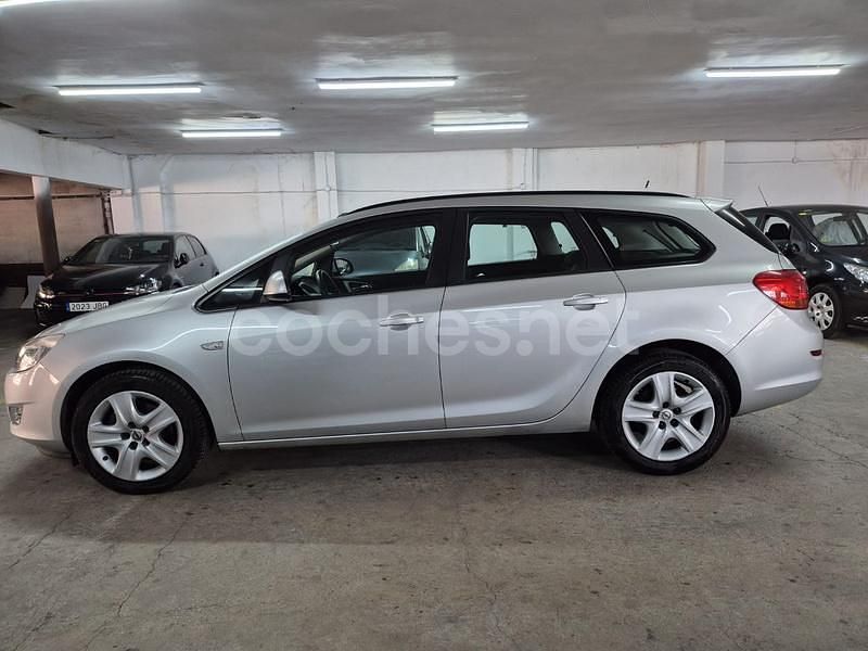 Gris / plata Usado 2013 Opel Astra Business Familiar | 7999 € (Precio justo) - Imagen 1/4