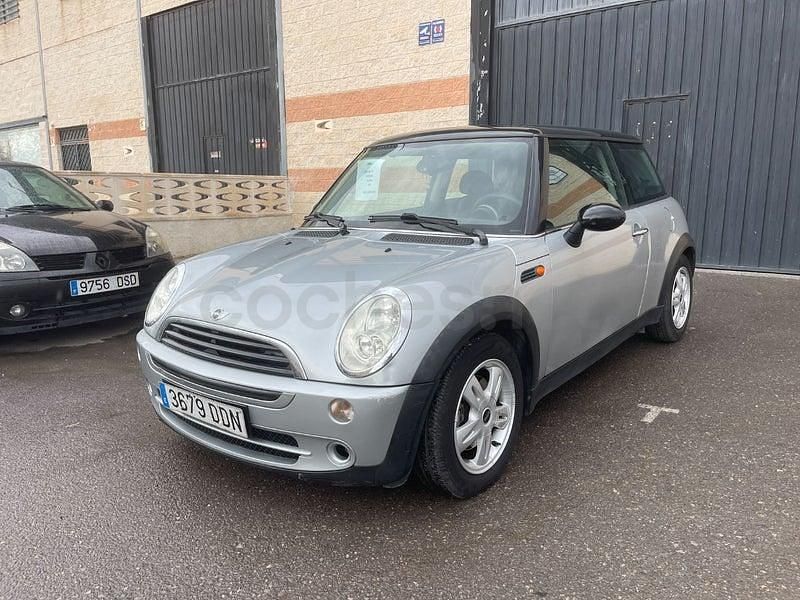 Usado Mini ONE 90 CV (66 kW) 2005 Gris / plata Utilitario