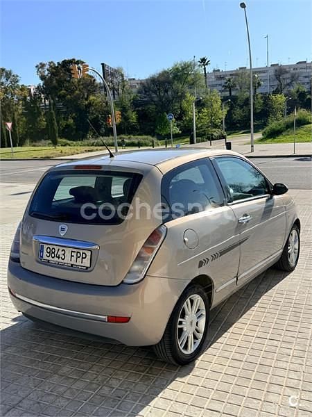 Usado Lancia Ypsilon 95 CV (69 kW) 2007 Beige Utilitario
