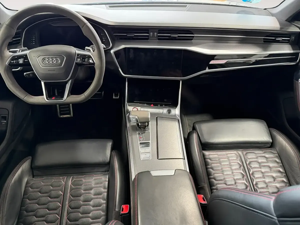 Usado Audi RS6 600 CV (441 kW) 2020 Gris/plata Familiar