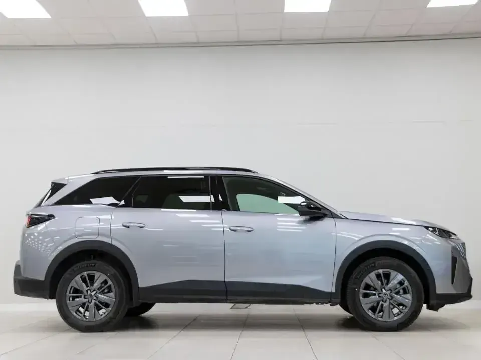 Nuevo Peugeot 5008 Allure 145 CV (106 kW) 2025 Gris SUV