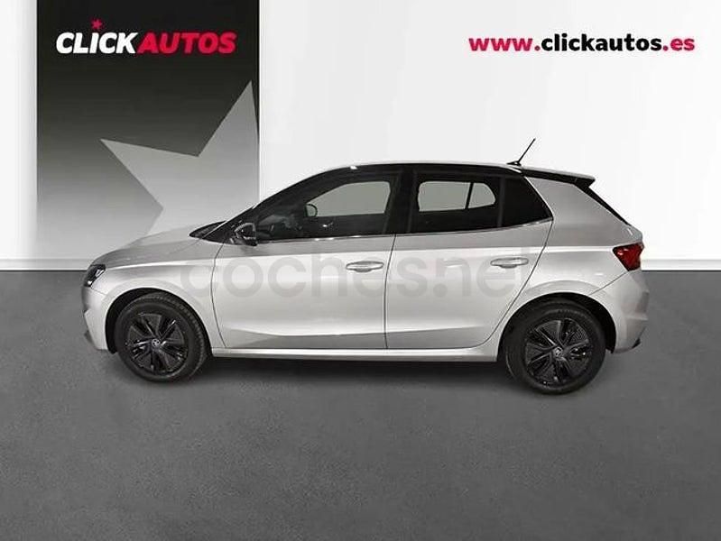 Usado Skoda Fabia 115 CV (84 kW) 2025 Gris / plata Berlina