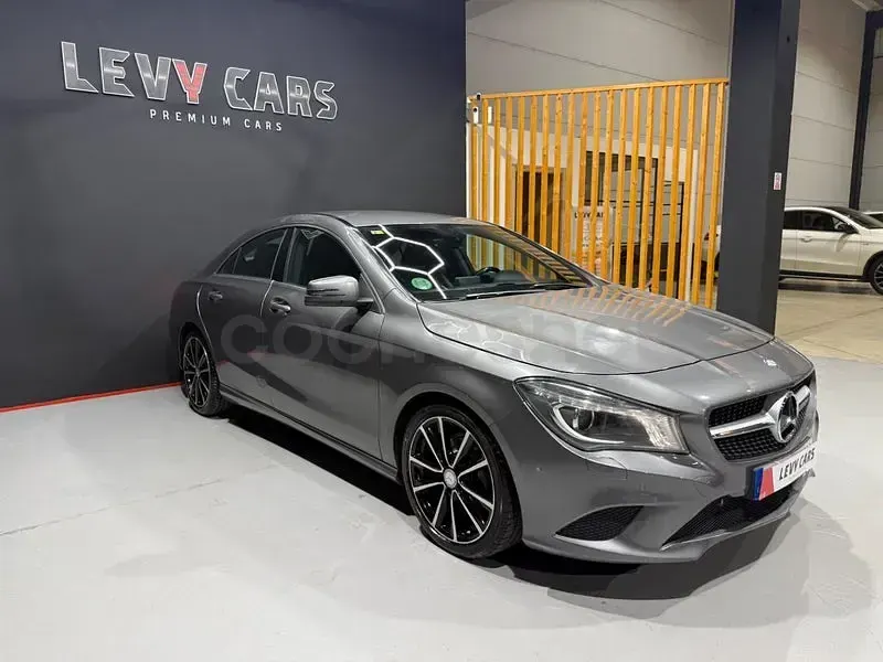 Usado Mercedes CLA220 Urban 170 CV (125 kW) 2013 Gris / plata Berlina