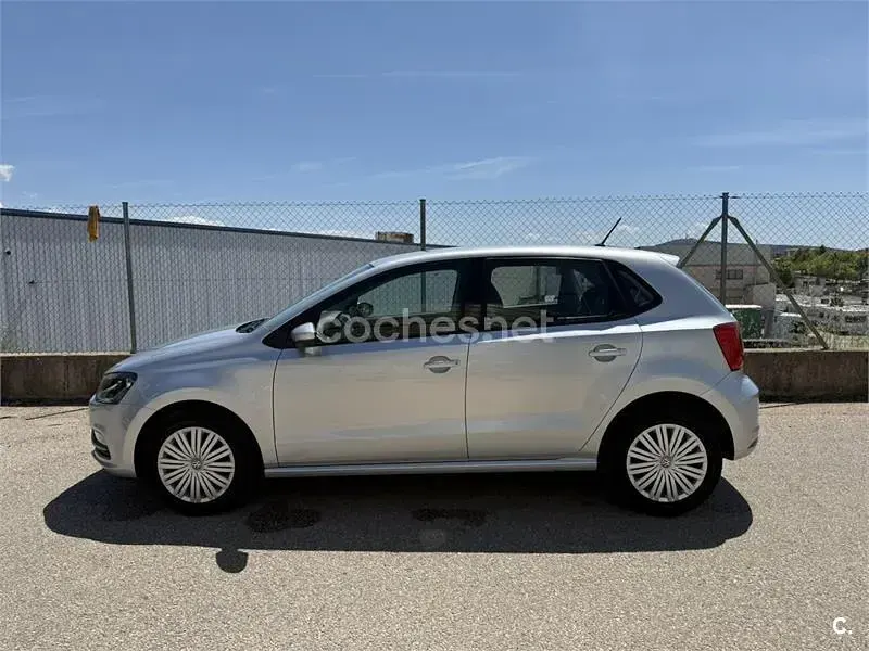 Usado VW Polo 90 CV (66 kW) 2016 Gris / plata Berlina