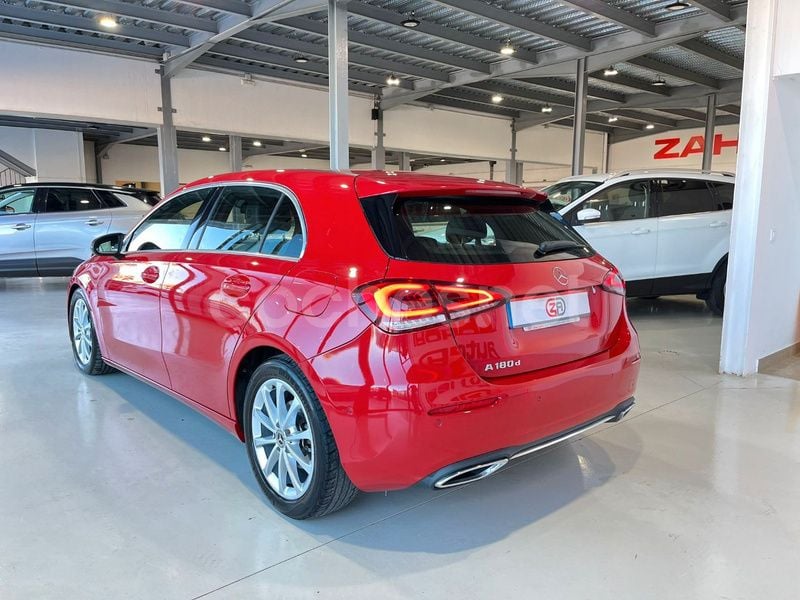 Usado Mercedes A180 116 CV (85 kW) 2019 Rojo Berlina