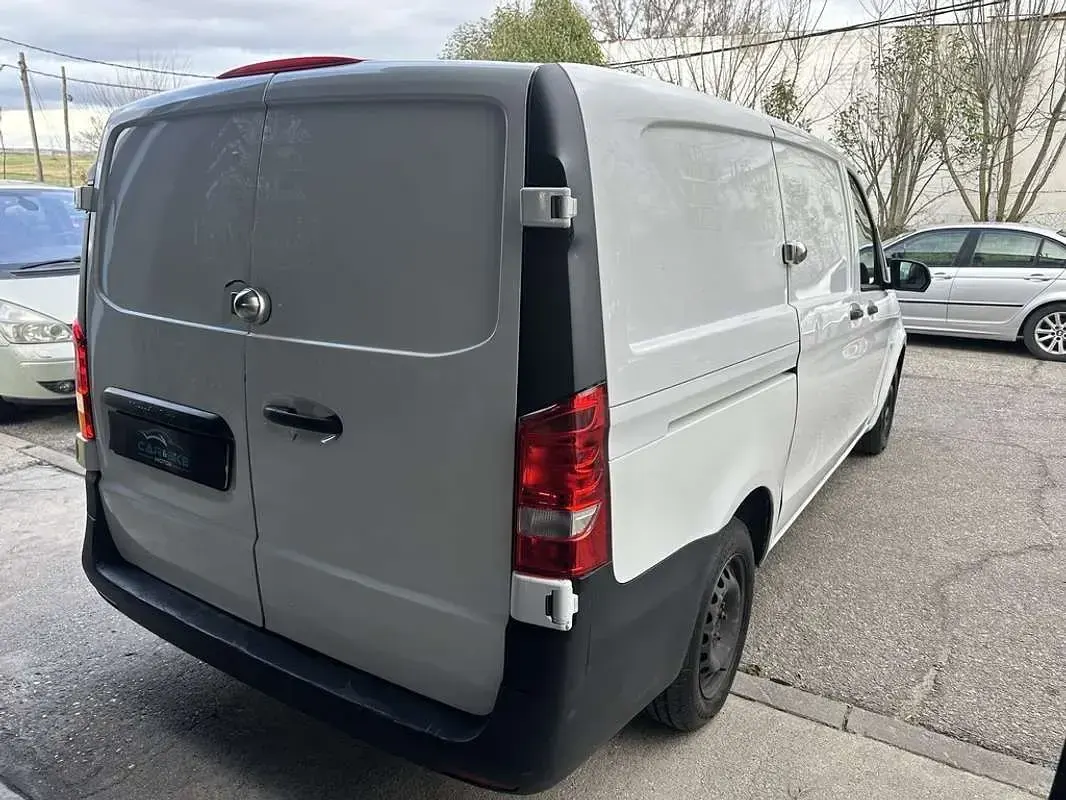 Usado Mercedes Vito 102 CV (75 kW) 2021 Blanco Van