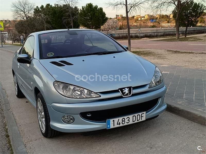 Usado Peugeot 206 CC 138 CV (101 kW) 2006 Azul Descapotable