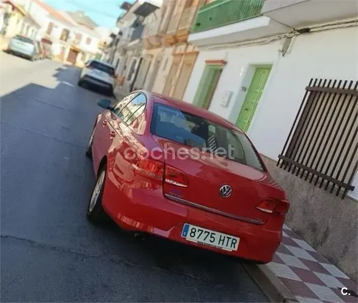 Usado VW Passat Exclusive 105 CV (77 kW) 2013 Rojo Berlina