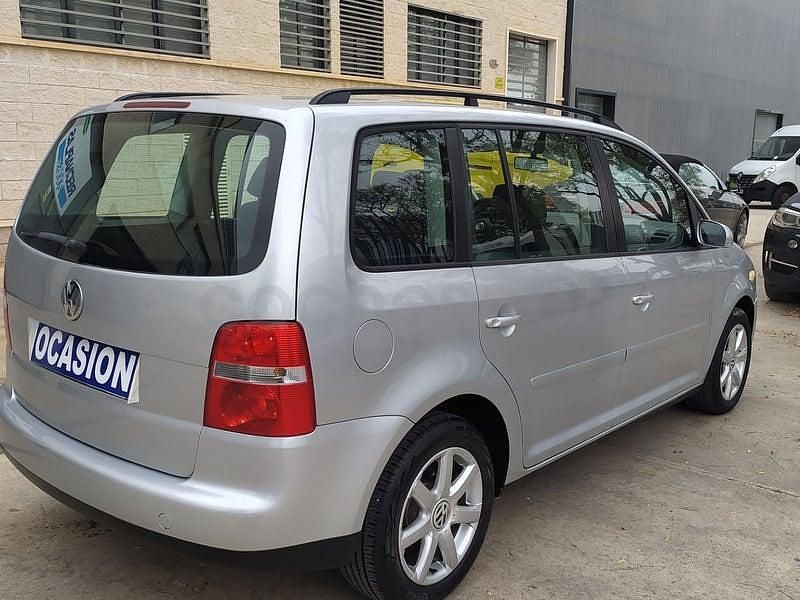Usado VW Touran Advance 102 CV (75 kW) 2004 Gris / plata Monovolumen