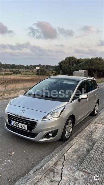 Usado Peugeot 5008 Style 150 HP (110 kW) 2014 Cinzento Monovolume