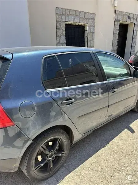 Usado VW Golf IV 100 CV (73 kW) 2004 Azul Berlina