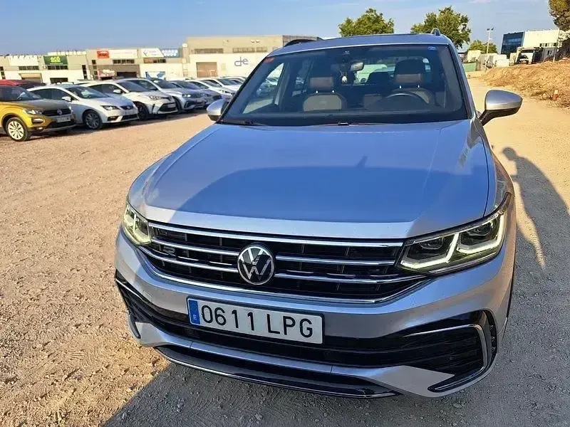 Usado VW Tiguan R-line 150 CV (110 kW) 2021 Gris SUV