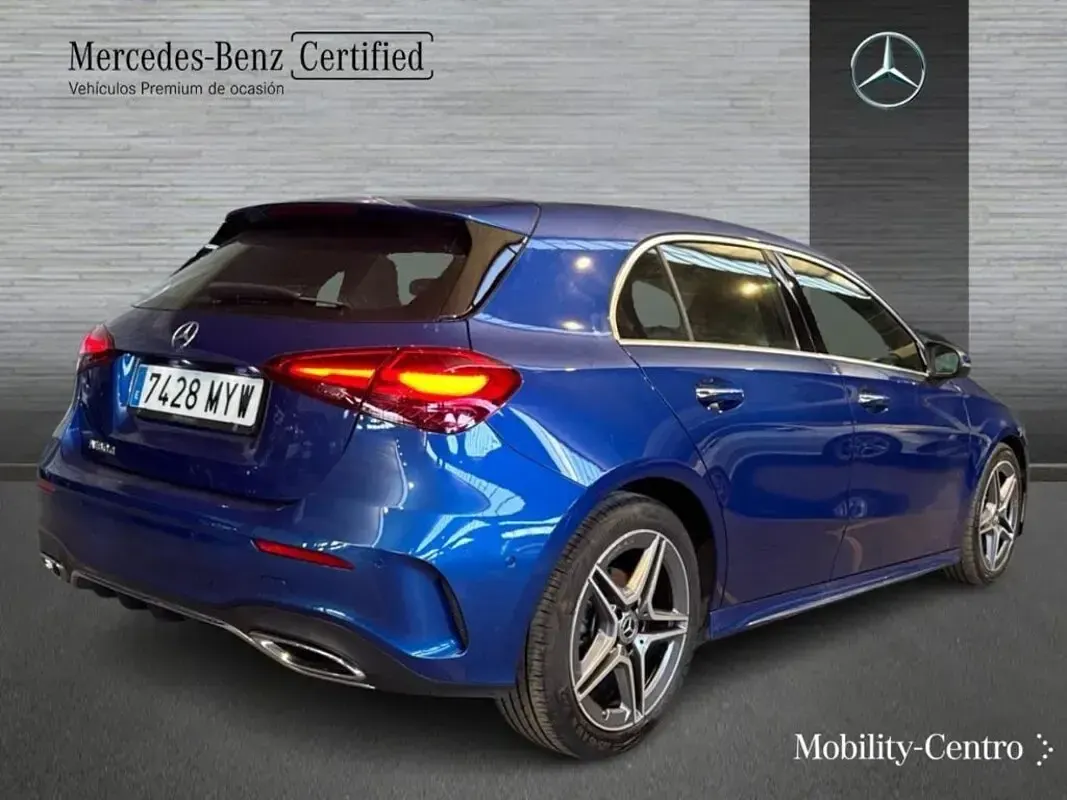 Usado Mercedes A180 116 CV (85 kW) 2025 Azul espectra Berlina