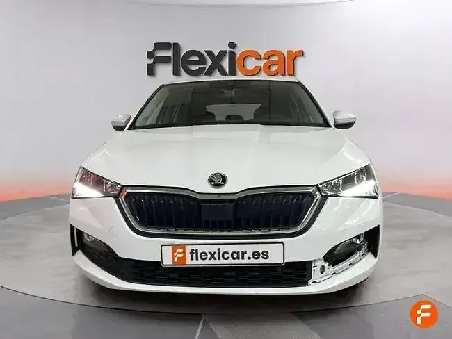 Usado Skoda Scala Selection 115 CV (84 kW) 2024 Blanco Utilitario