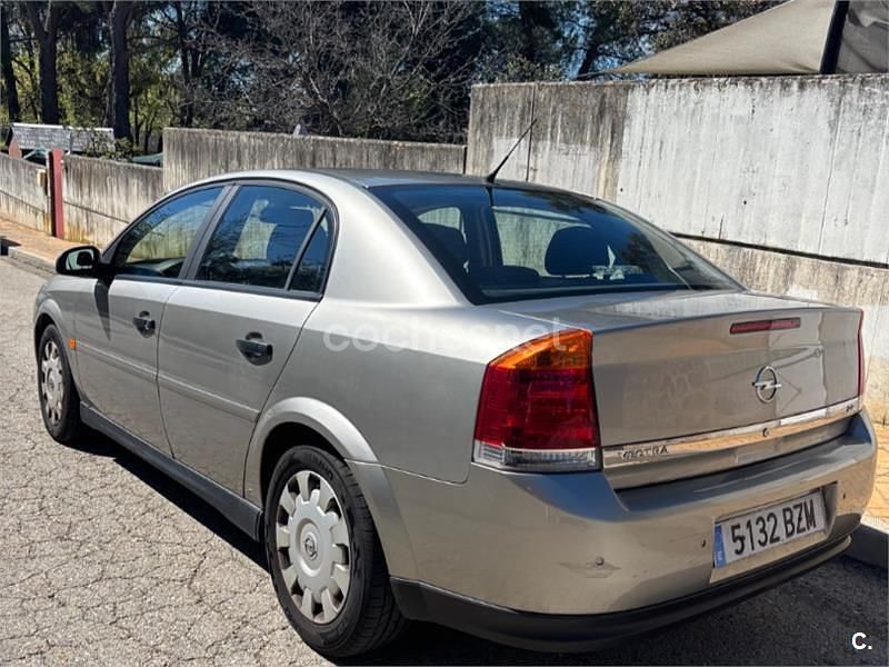 Usado Opel Vectra Elegance 147 CV (108 kW) 2002 Beige Berlina