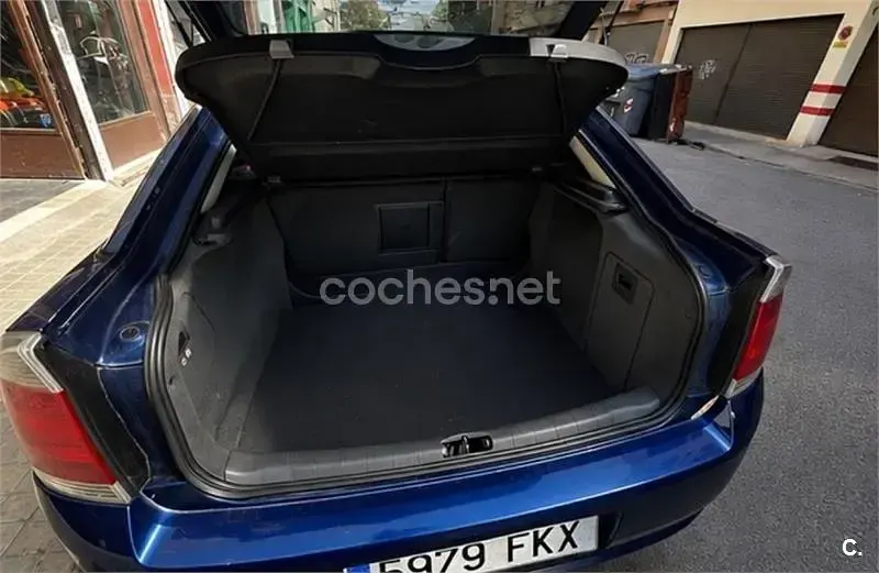 Usado Opel Vectra Elegance 120 CV (88 kW) 2007 Azul Berlina