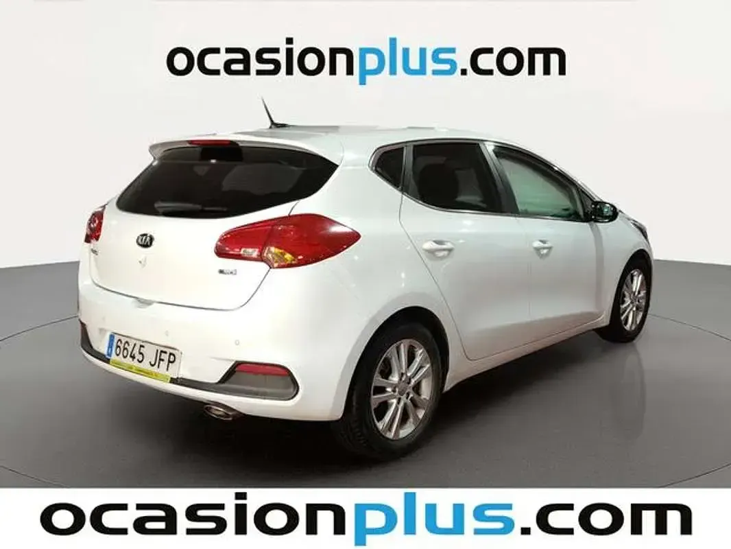 Begagnad Kia Ceed 128 HK (94 kW) 2015 Vit Halvkombi