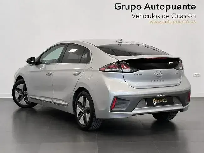 Usado Hyundai Ioniq 141 CV (103 kW) 2022 Gris / plata Utilitario