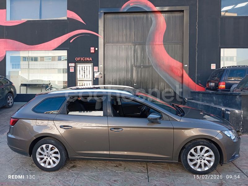 Usado Seat Leon Reference 105 CV (77 kW) 2015 Gris / plata Familiar