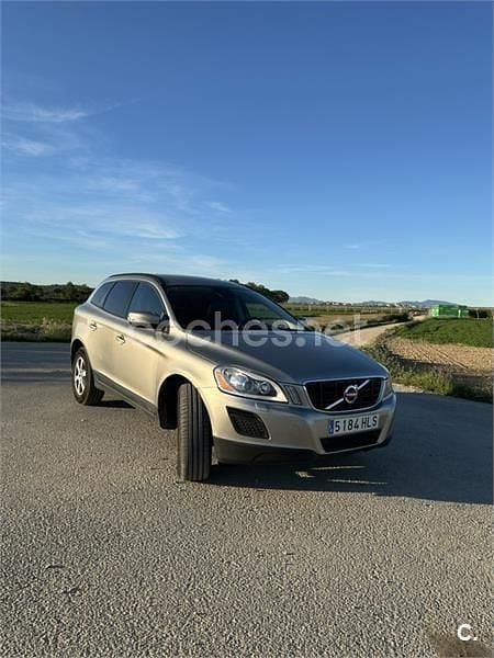 Usado Volvo XC60 Momentum 136 CV (100 kW) 2012 Gris / plata SUV