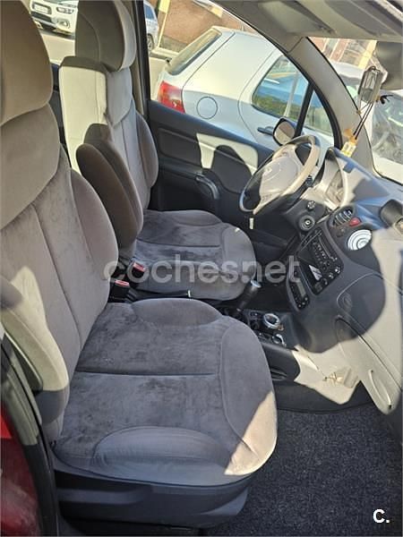 Usado Citroën C3 Exclusive 70 CV (51 kW) 2003 Rojo Berlina