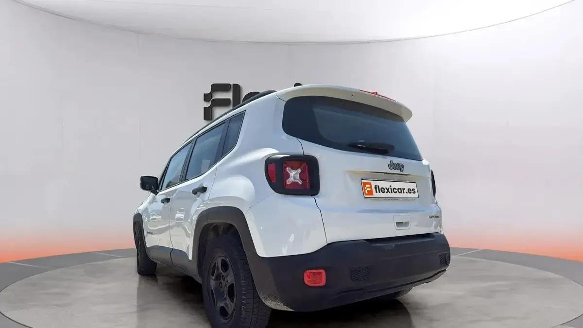 Usado Jeep Renegade Night Eagle 140 CV (102 kW) 2018 Blanco SUV