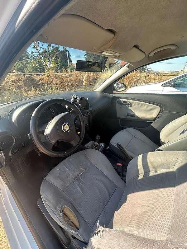 Usado Seat Ibiza Stella 101 CV (74 kW) 2002 Blanco Utilitario