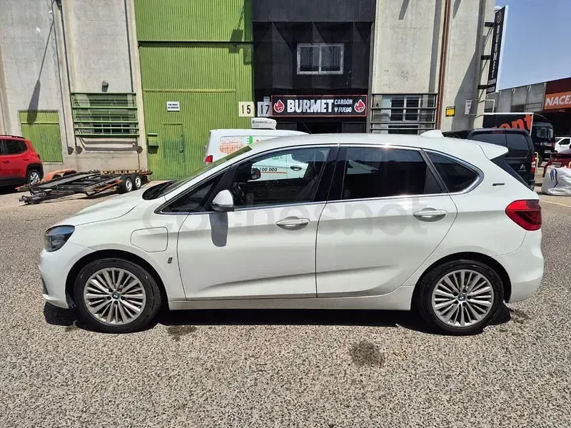 Usado BMW 225 Active Tourer iPerformance 224 CV (164 kW) 2017 Blanco Monovolumen