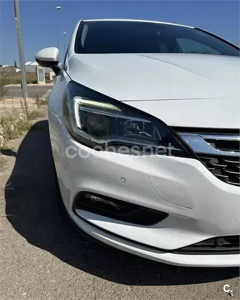 Usado Opel Astra Excellence 150 CV (110 kW) 2017 Blanco Berlina