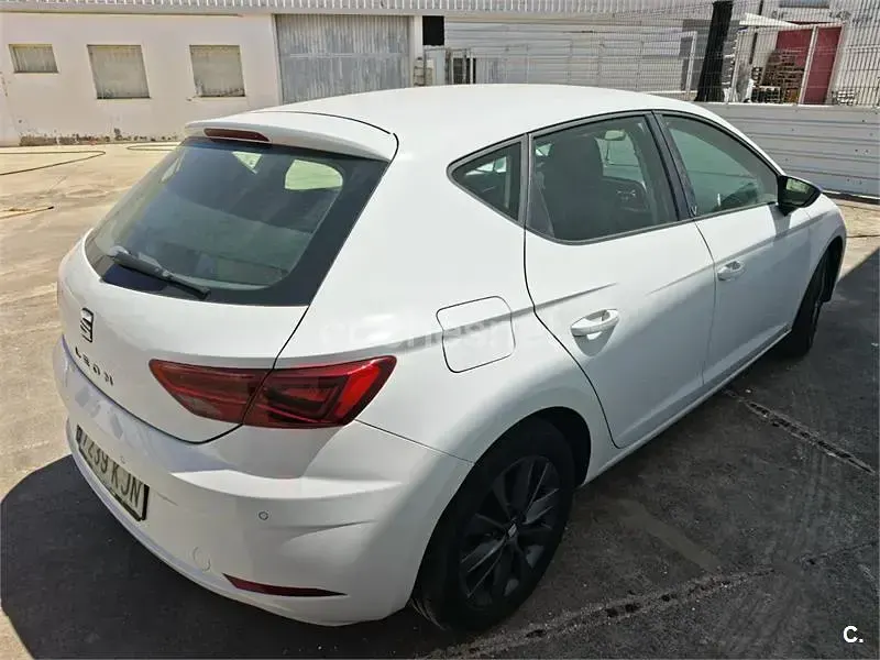 Usado Seat Leon Style 115 CV (84 kW) 2018 Blanco Berlina