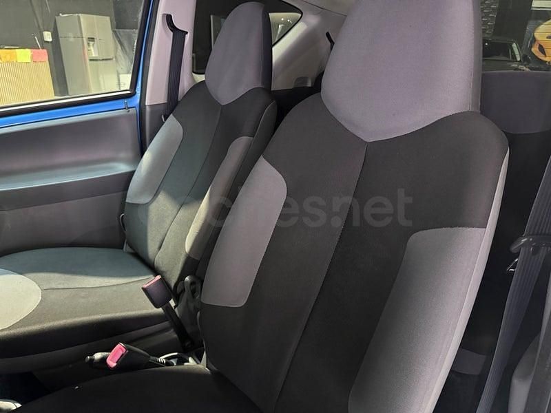 Usado Peugeot 107 68 CV (50 kW) 2006 Azul Utilitario