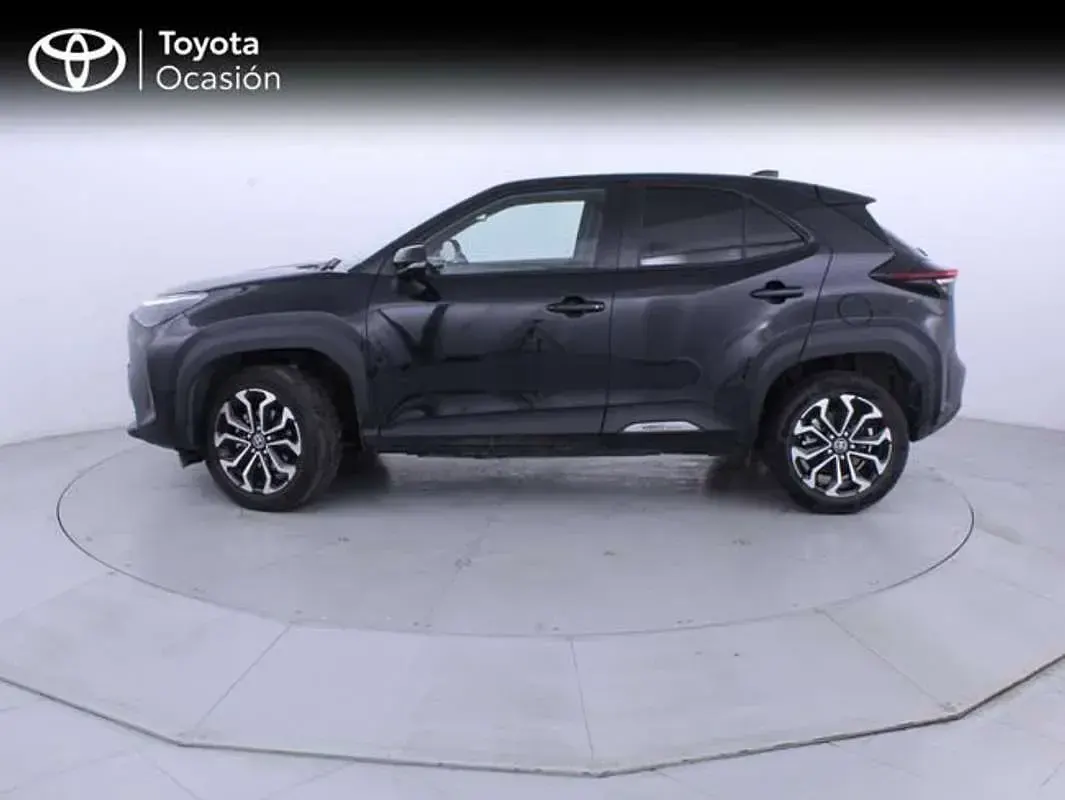 Usado Toyota Yaris Cross Active 116 CV (85 kW) 2023 Negro SUV