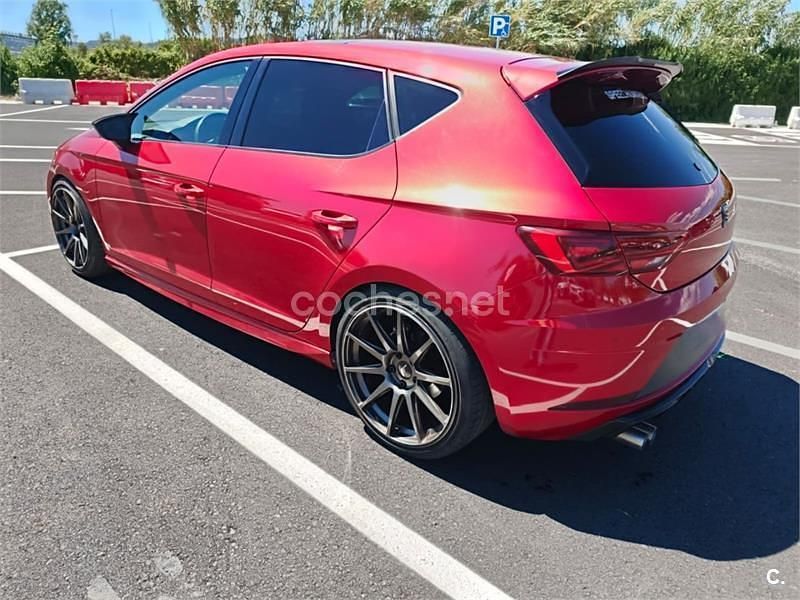 Usado Seat Leon FR 150 CV (110 kW) 2019 Rojo Berlina