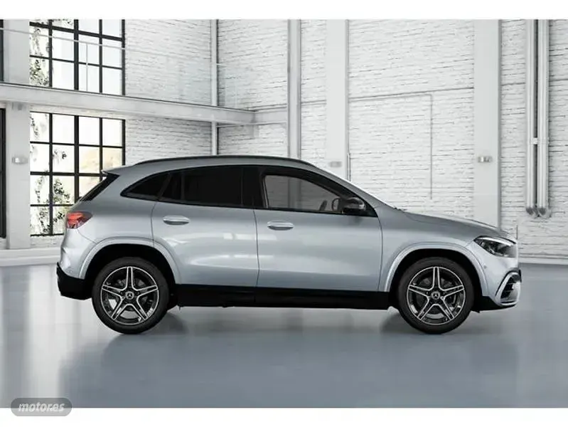 Usado Mercedes GLA200 149 CV (109 kW) 2024 Plateado SUV