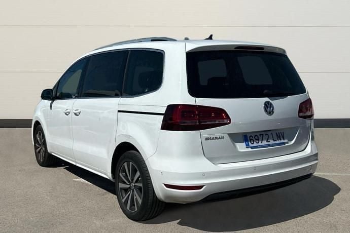 Usado VW Sharan Advance 150 CV (110 kW) 2021 Blanco Monovolumen