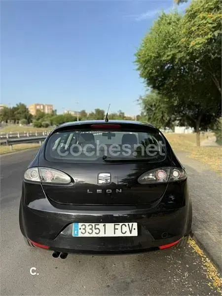Usado Seat Leon Reference 140 CV (102 kW) 2006 Negro Utilitario