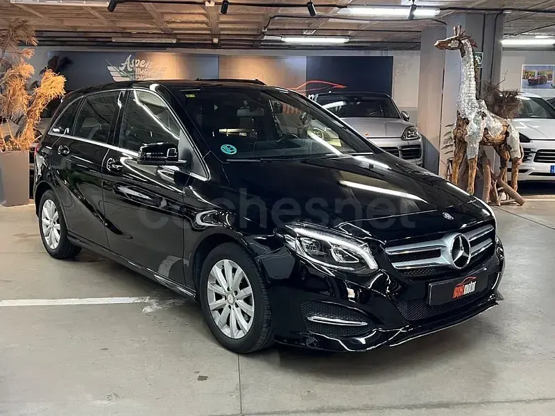 Usado Mercedes B180 109 CV (80 kW) 2015 Negro Utilitario