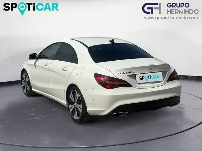 Usado Mercedes CLA200 136 CV (100 kW) 2017 Blanco Coupe