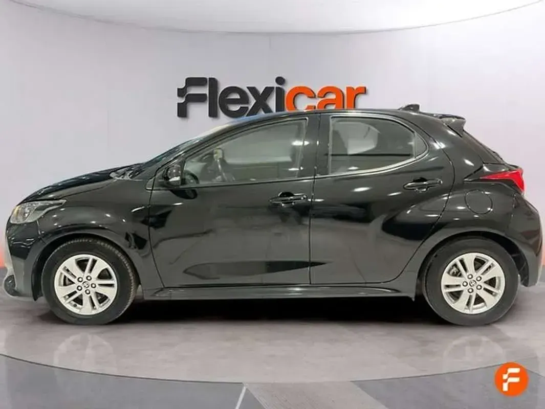 Usado Toyota Yaris Active 116 CV (85 kW) 2022 Negro Utilitario