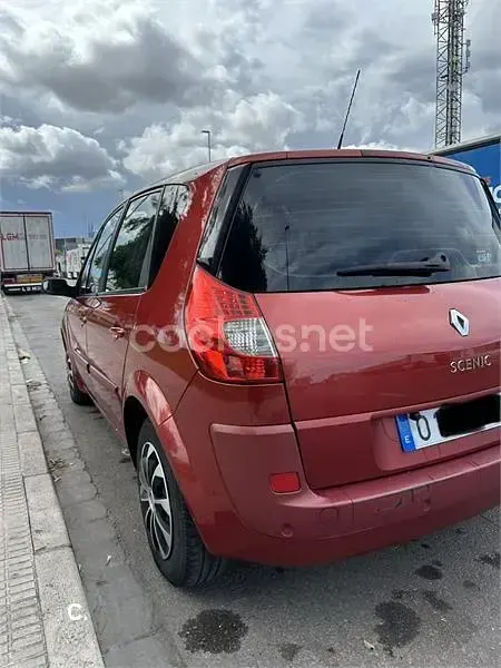 Usado Renault Scénic II Dynamique 100 CV (73 kW) 2007 Rojo Monovolumen