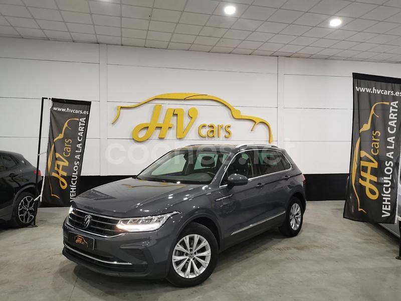 Gris / plata Usado 2023 VW Tiguan Life SUV | 25.500 € (Super precio) - Imagen 1/4