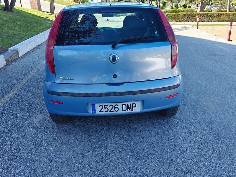 Usado Fiat Punto Dynamic 60 CV (44 kW) 2005 Azul Utilitario