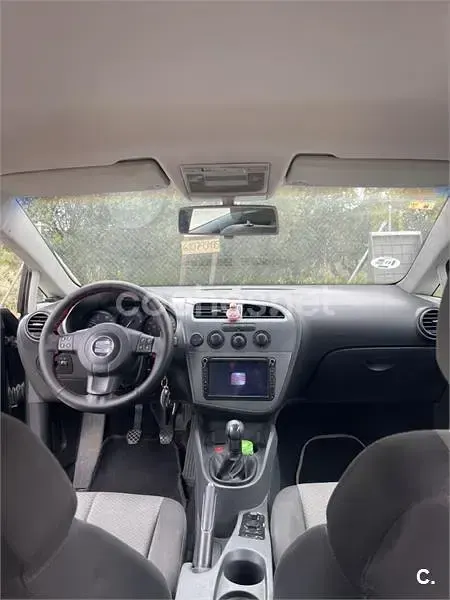 Usado Seat Leon Reference 105 CV (77 kW) 2006 Gris / plata Utilitario